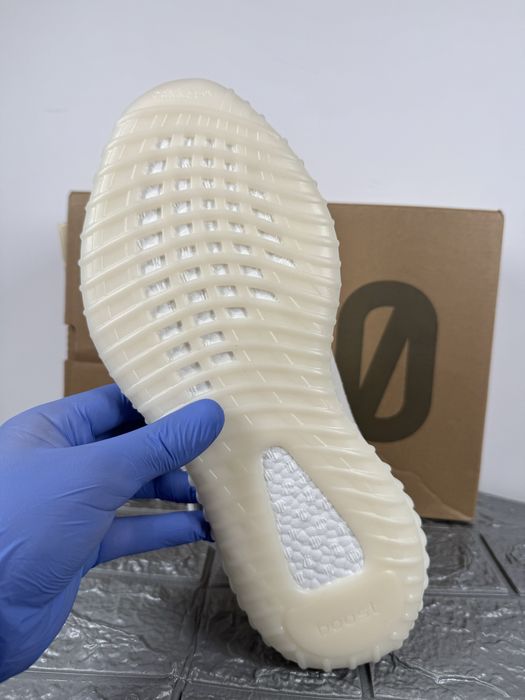 Yeezy 350 v2 Bone