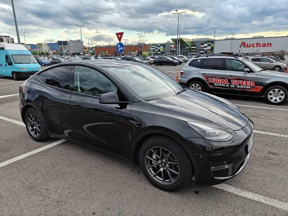 TESLA Model Y 2024 — imagine 2