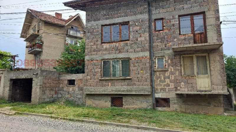 Продава къща гр.Перник