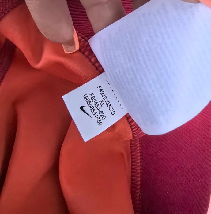 Nike оригинален дамски клин нов Л размер