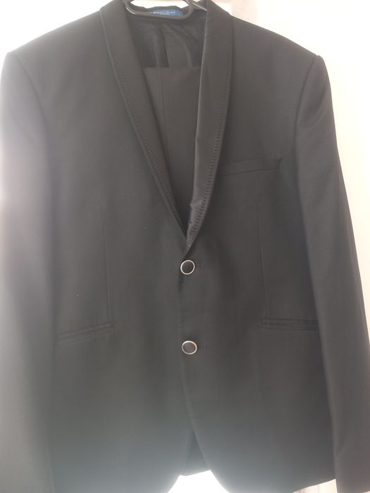 Мъжки официален костюм