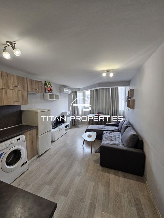 Дава се под наем Двустаен апартамент в Бургас, Център - 60 кв.м за 408 € - Снимка #1