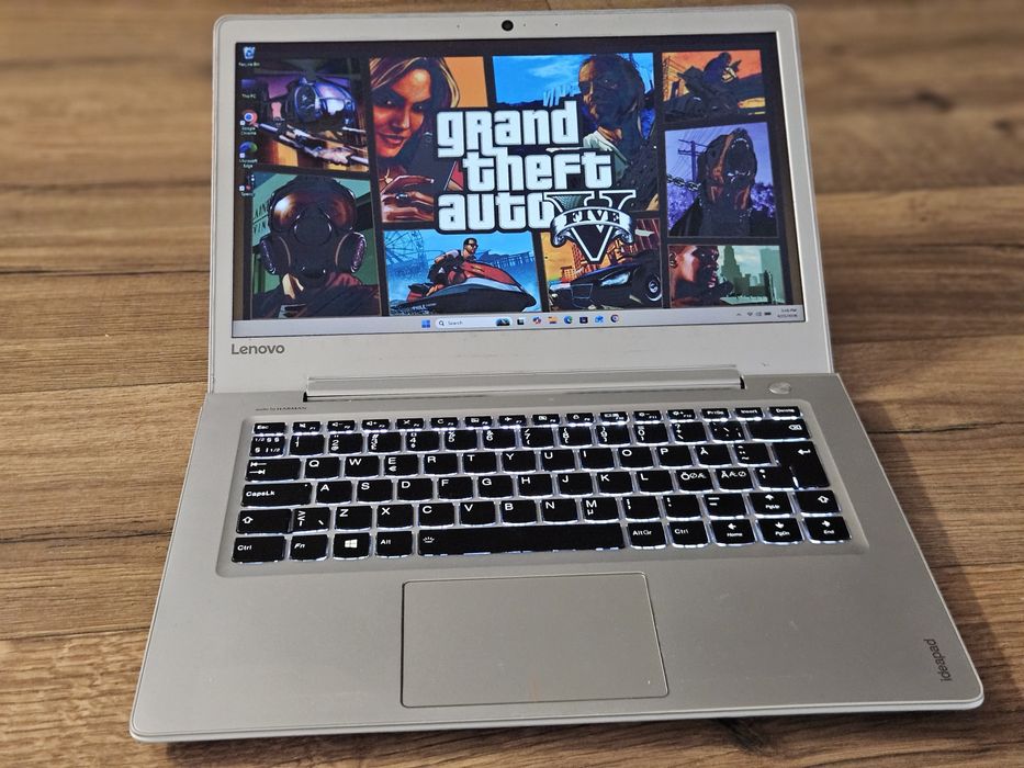 Laptop GAMING  Lenovo Intel i7 7th 8GB DDR4 SSD 256GB 2 placi video AMD R7  14 inch fullhd  taste iluminate  sunet Harman