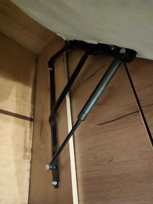 Продавам отлично запазено детско-юношеско легло,отделна ракла,подарък