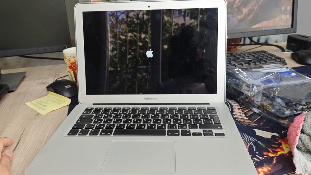 MacBook Air 13" 2017 (i5 5350U/8ГБ D3/SSD 240 ГБ/HD Graphics/MacOS 12)