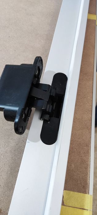 Новинка Алюминиевые профили для скрытых дверей .