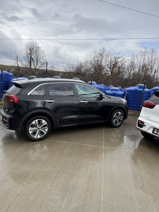 Продавам части за Kia Niro EV 2020 г. – 64 kWh, 204 к.с. с налична тягова батерия.
