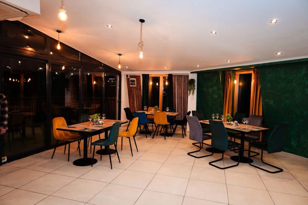 Mese si scaune pentru restaurant