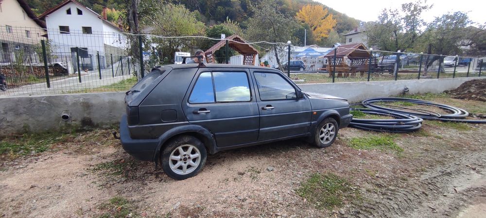 VOLKSWAGEN Golf