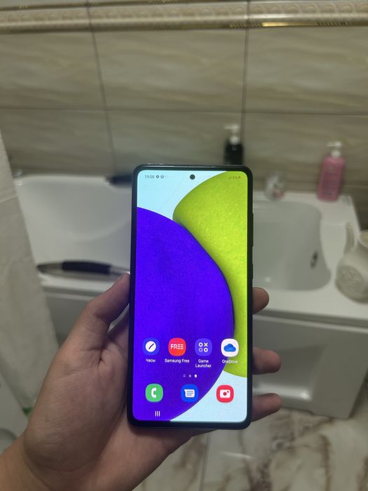 Samsung A52.