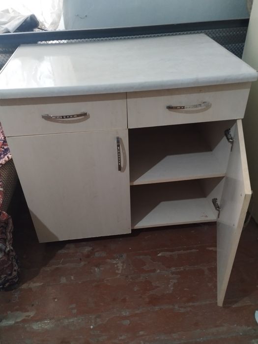 Продам кухонный стол