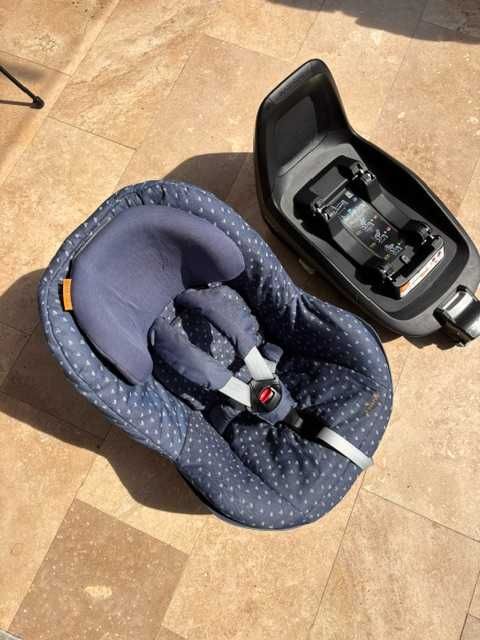 Fotoliu auto Maxi-Cosi 2wayPearl + bază ISOFIX 2wayFix, marime 67-105cm, folosit de un singur copil - stare excelenta!
