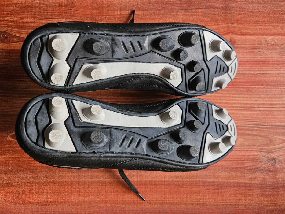 Бутонки обувки за футбол Bulldozer 44 номер черни с тъмнолилаво