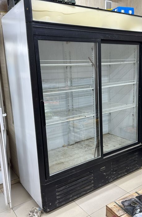 Продаю ветринный холодильник