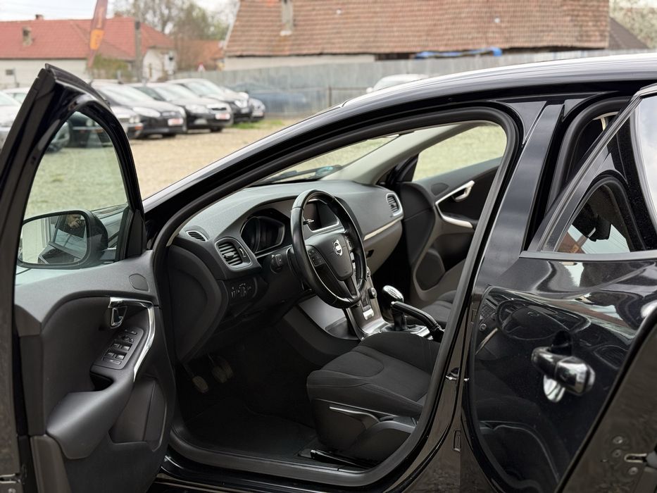 Volvo V40 1.6 115 CP Euro 5 11/2013 SE POATE IN RATE