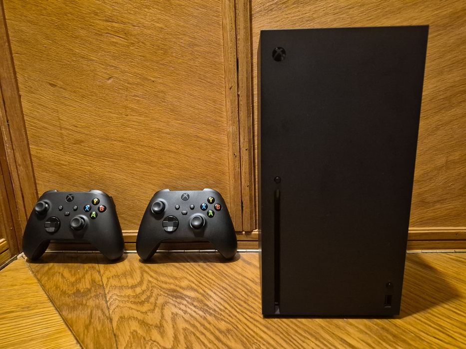 Xbox Series X, 2 x Controller