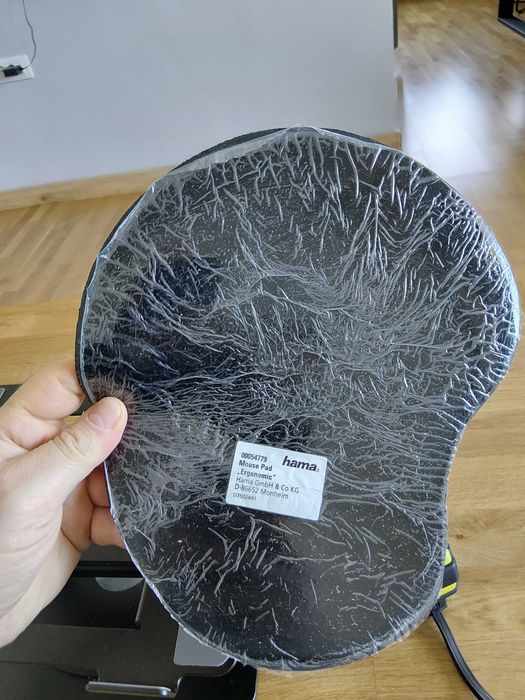 Стойка за лаптоп + подарък килимче за мишка