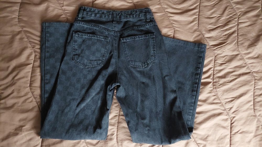 Продавам черни дънки