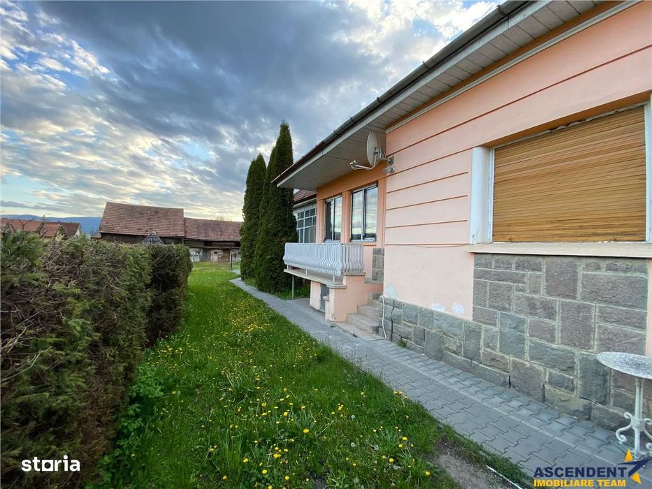 TUR 3D!In areal apreciabil,particulara casa cu 680 mp teren,Miercurea