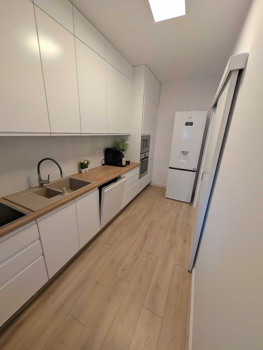 Apartament cu 3 camere , prima inchiriere