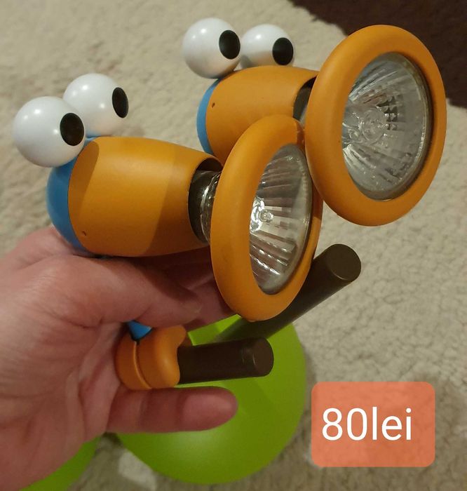 Vand spoturi pentru camera copiilor