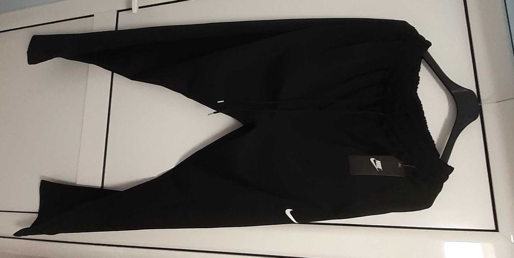 Мъжки спортни панталони на Найк