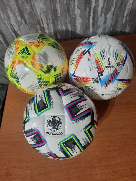 Продам футбольные мячи Adidas для футзала. Размер 4. Оригинал