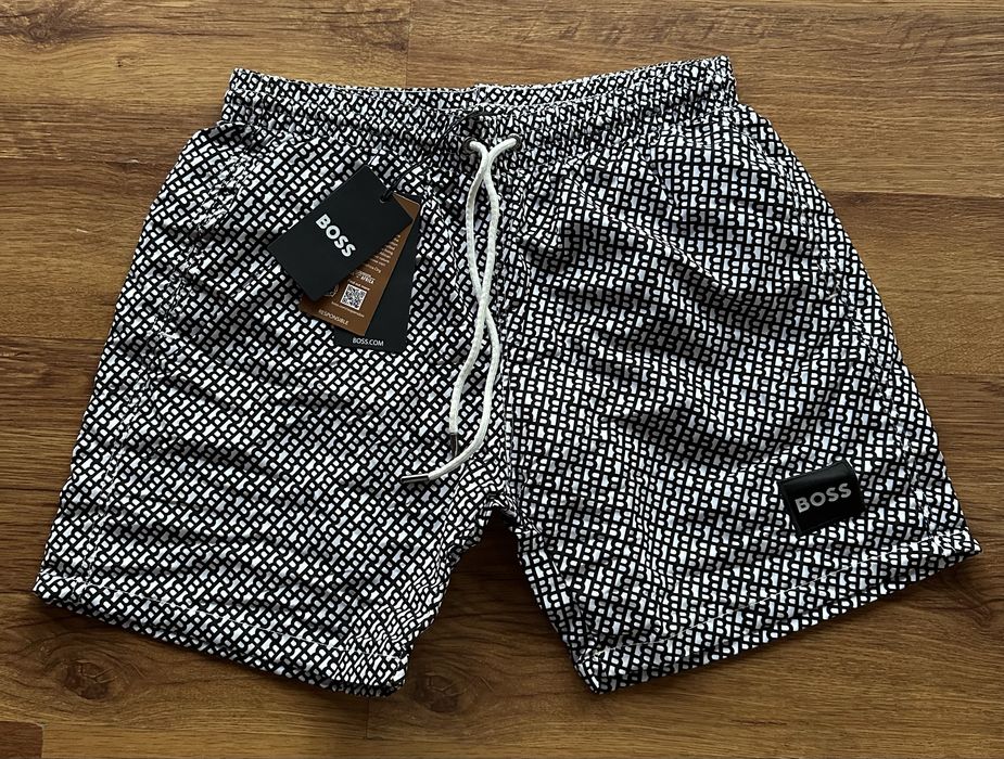 Мъжки,шушлекови шорти Hugo BOSS с вътрешна мрежеста подплата