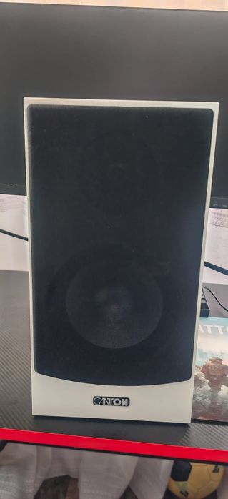 O boxă canton GLE 436.2