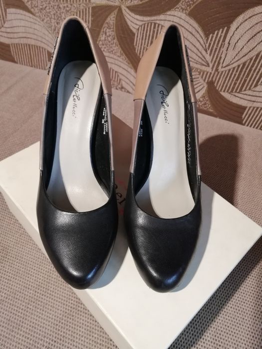 Продам женскую обувь