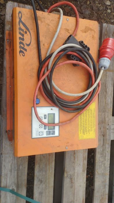 Stații încărcare lize electrice și stivuitoare