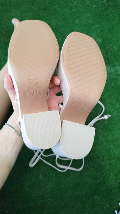 Сандали ZARA Нови с малка забележка