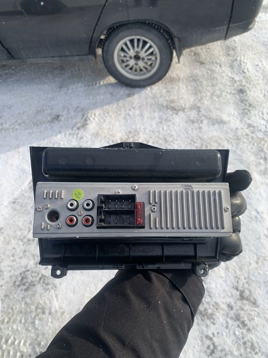 Продам магнитола в рабочем состояний