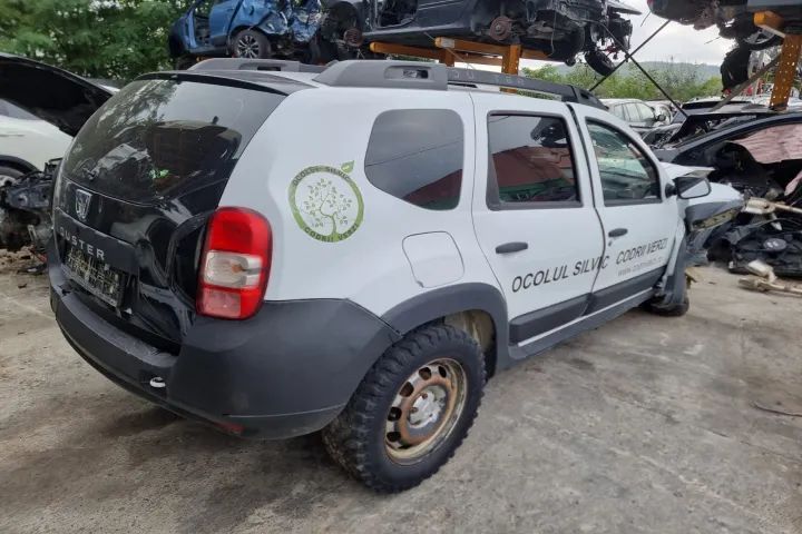 plansa de bord timonerie bara spate armatura haion portbagaj stop tripla stanga dreapta  bare longitudinale  alternator compresor ac electromotor Dacia Duster 1 facelift 2017, motor 1.6 benzina 115cp H4M 730