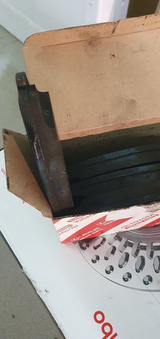 Продавам два комплекта предни спирачни дискове