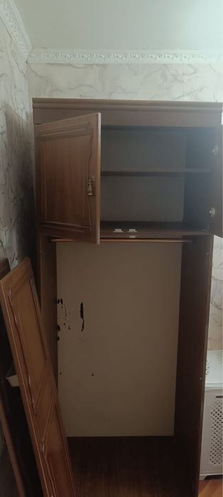 Шкаф из цельного дерева