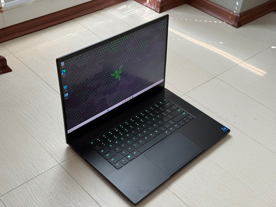 Геймърски Лаптоп 15.6’ QHD 240Hz RTX 4070 8GB Core I7-13800H Razer Blade 15 32GB DDR5 1TB SSD