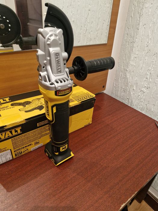 Акумуляторный Болгарка Dewalt dcg 413 FB