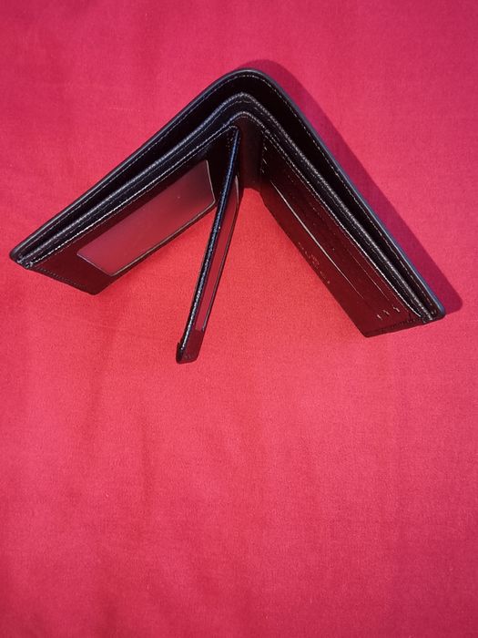 Vand portofel gucci nou