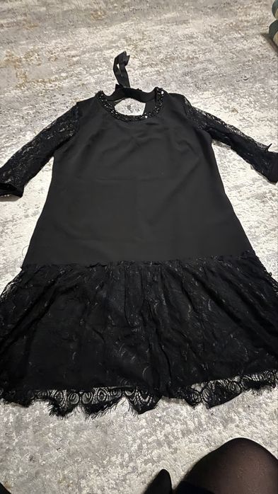 Платье первое 7000 тг втрое платье 8000 тг третье 3000 футболка 4000