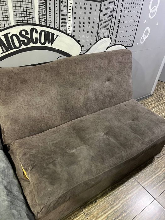 Divanlar sotiladi. Yaxshi holatda. Razmeri 140-150 sm
