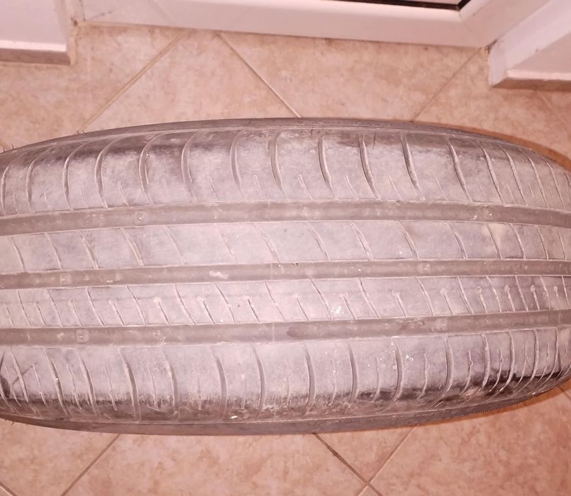 Продавам 4 броя летни гуми KUMHO