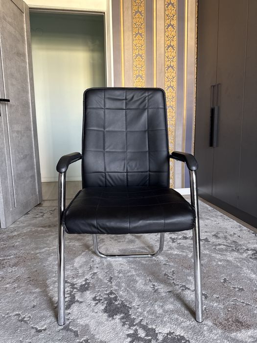 Продам офисный стул 3 штуки