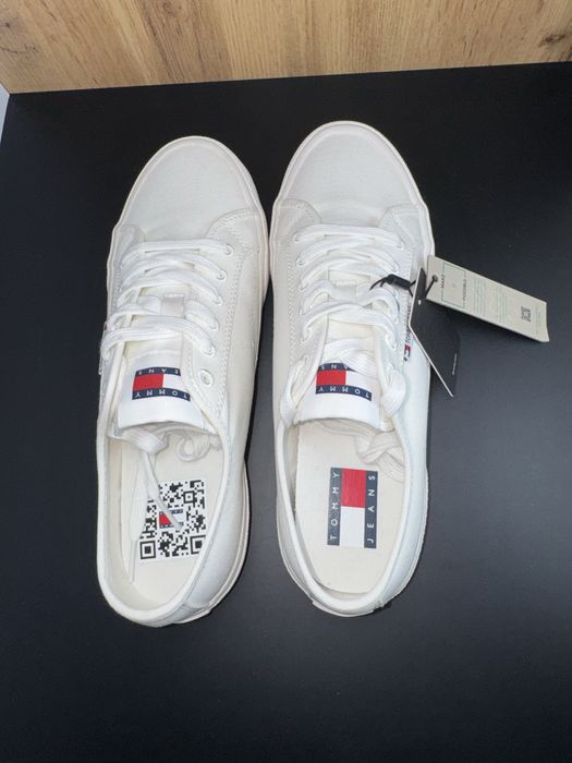 Tommy Hilfiger - 41