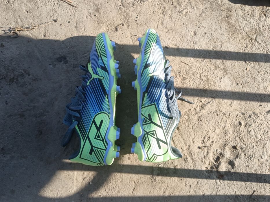 Vând ghete fotbal Puma Future 7