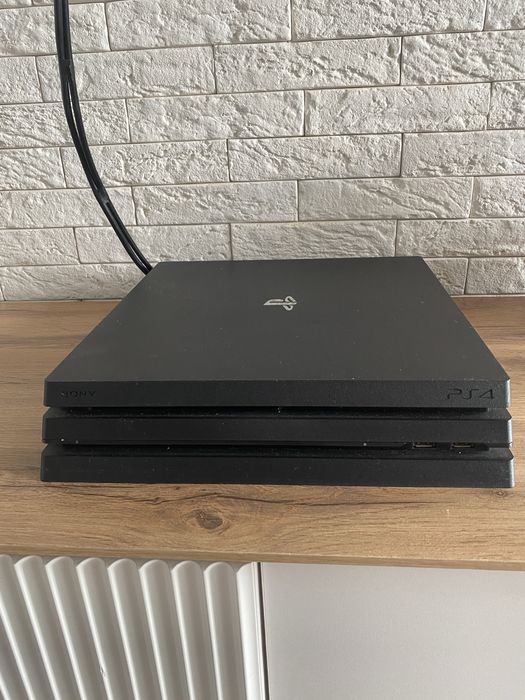Продам PS 4 pro 1 тб