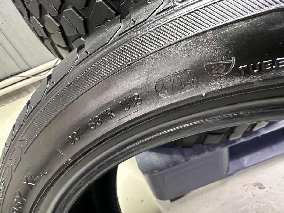 Шины 225/45R18 (2шт)