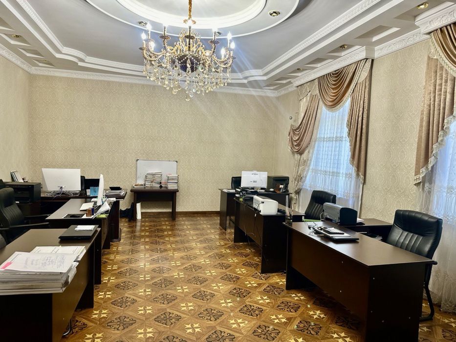 Гранд мир Отель! Сдаётся 10 ком евро дом под офис или под жилье! Срочн