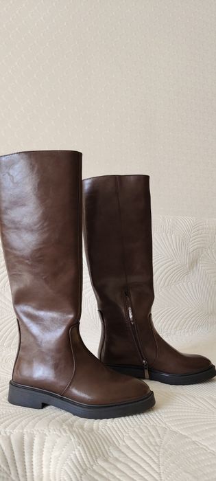 Продам демисезонные сапоги