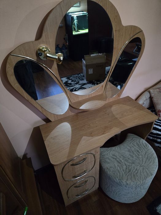 Тоалетка + табуретка